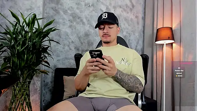 boyc022  online show from March 9, 12:20 pm