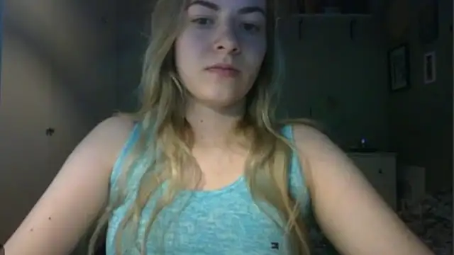 Snapshot of ROSIEx_sweet chatting on April 13, 8:20 am ROSIEx sweet online show from April 13, 8:20 am
