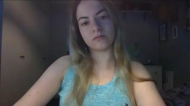 Snapshot of ROSIEx_sweet chatting on April 17, 7:11 am ROSIEx sweet online show from April 17, 7:11 am
