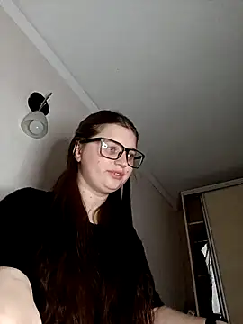 kila lo online show from February 15, 3:39 pm