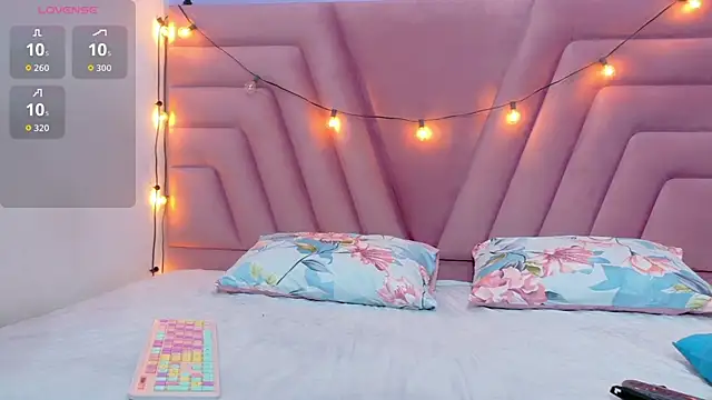 Snapshot of hornybarelylegalgirl chatting on October 29, 12:40 pm hornybarelylegalgirl online show from October 29, 12:40 pm