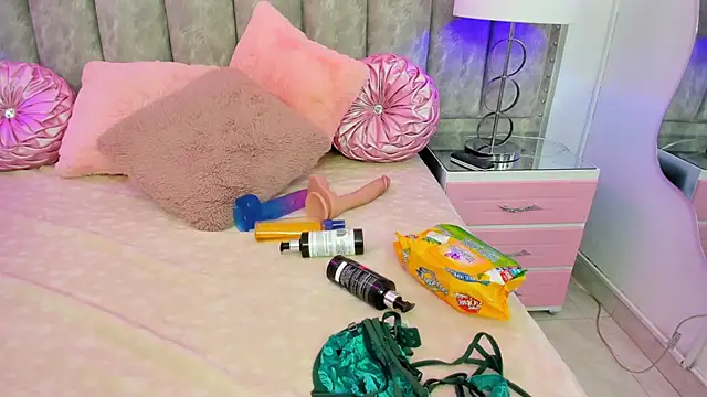 CoralHarmon online show from March 3, 2:26 pm