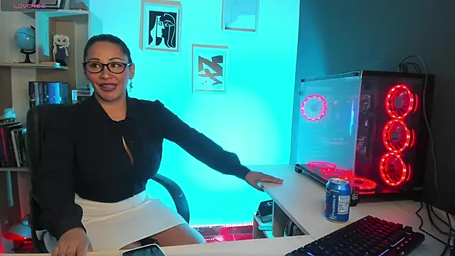 Snapshot of Sue_Wolls chatting on January 14, 9:30 pm Sue Wolls online show from January 14, 9:30 pm