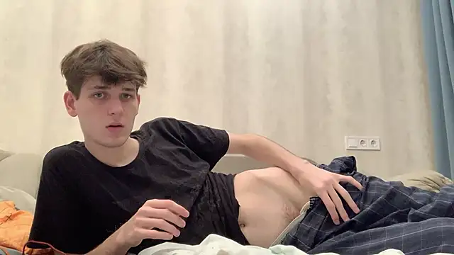 Snapshot of cutie_guys chatting on December 15, 6:37 pm cutie guys online show from December 15, 6:37 pm