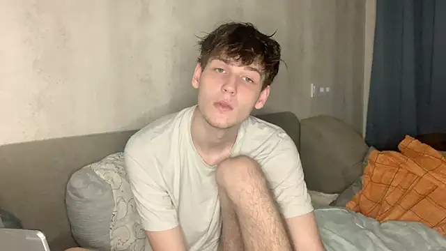 Snapshot of cutie_guys chatting on December 21, 6:23 pm cutie guys online show from December 21, 6:23 pm