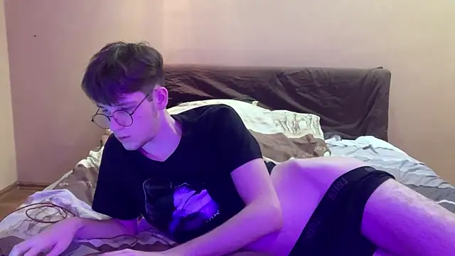 Snapshot of cutie_guys chatting on January 18, 3:49 pm cutie guys online show from January 18, 3:49 pm