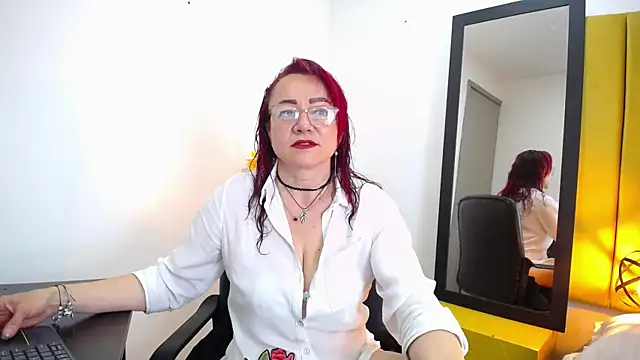 Lupiita223 online show from November 8, 1:00 pm