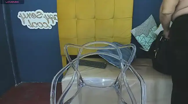 Snapshot of renata_milf_ chatting on January 17, 12:10 pm renata milf online show from January 17, 12:10 pm