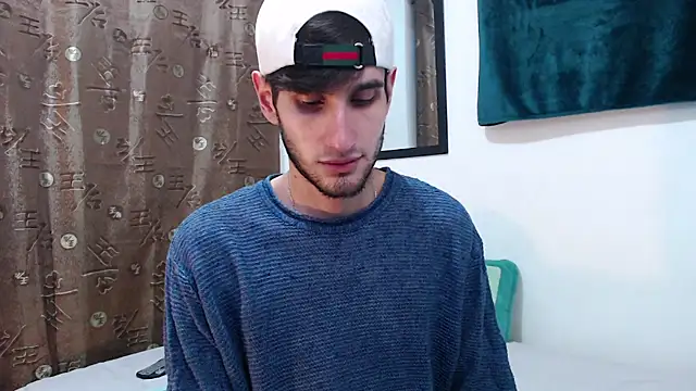 Snapshot of Thhiago_tay chatting on November 18, 6:29 am Thhiago tay online show from November 18, 6:29 am