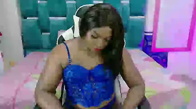 LuisaHottxx online show from February 20, 5:23 am