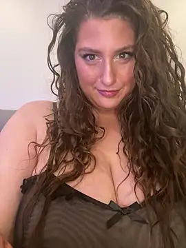 Snapshot of delinadelray chatting on February 2, 1:02 am delinadelray online show from February 2, 1:02 am