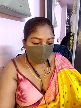 RomeoJuliet345 online show from April 1, 4:35 am