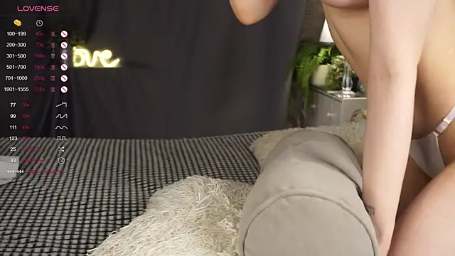 Snapshot of DorisHalsted chatting on December 10, 2:16 am DorisHalsted online show from December 10, 2:16 am