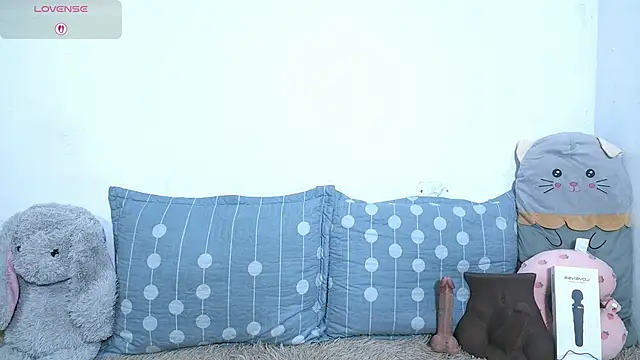 petite paola online show from April 18, 12:58 am