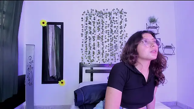 Noellesable online show from December 6, 9:35 pm