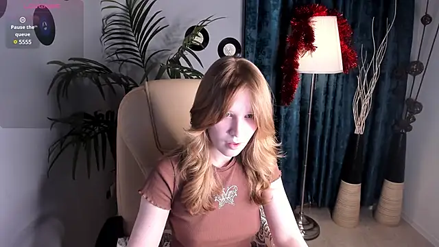 EvaStevs online show from December 2, 9:45 am