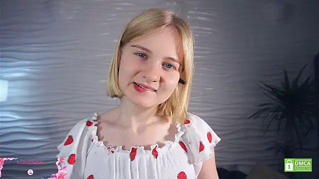 Snapshot of OdelinaFicken chatting on October 23, 5:18 am OdelinaFicken online show from October 23, 5:18 am