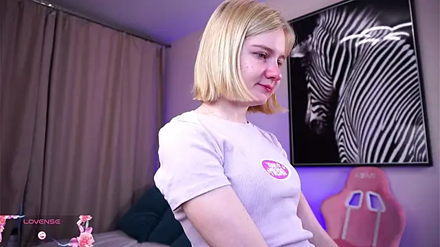 Snapshot of OdelinaFicken chatting on October 28, 5:55 am OdelinaFicken online show from October 28, 5:55 am