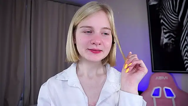 Snapshot of OdelinaFicken chatting on October 29, 6:15 am OdelinaFicken online show from October 29, 6:15 am