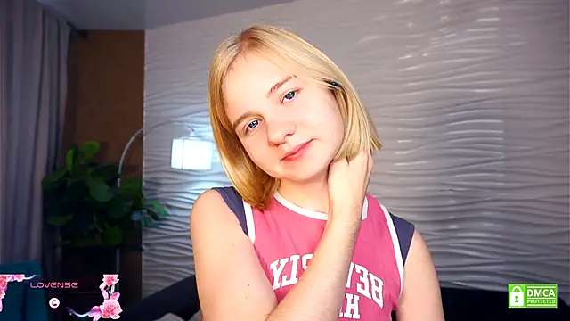 Snapshot of OdelinaFicken chatting on October 30, 6:48 am OdelinaFicken online show from October 30, 6:48 am