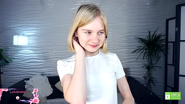 Snapshot of OdelinaFicken chatting on November 1, 5:20 am OdelinaFicken online show from November 1, 5:20 am