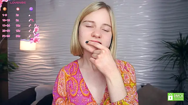 Snapshot of OdelinaFicken chatting on November 22, 4:11 am OdelinaFicken online show from November 22, 4:11 am