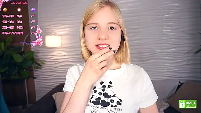 Snapshot of OdelinaFicken chatting on November 29, 4:04 am OdelinaFicken online show from November 29, 4:04 am