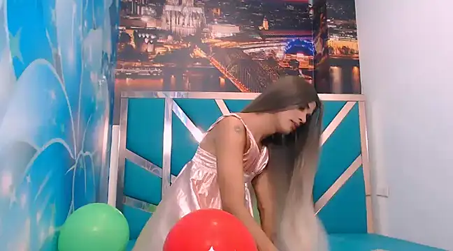 Luna and valery online show from December 6, 8:07 pm