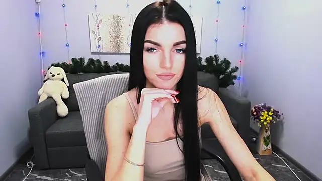 Angelina Clarks online show from December 16, 1:00 pm