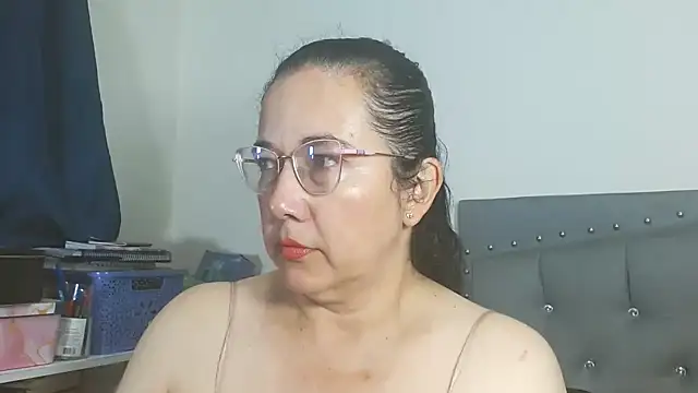 Snapshot of maturepriscila chatting on June 27, 1:06 pm maturepriscila online show from June 27, 1:06 pm
