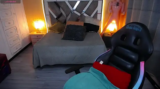 Snapshot of Kate_Laurence_ chatting on February 6, 7:35 am Kate Laurence online show from February 6, 7:35 am