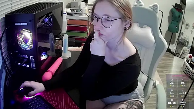 Snapshot of LilyFoxxx chatting on February 2, 6:12 am LilyFoxxx online show from February 2, 6:12 am