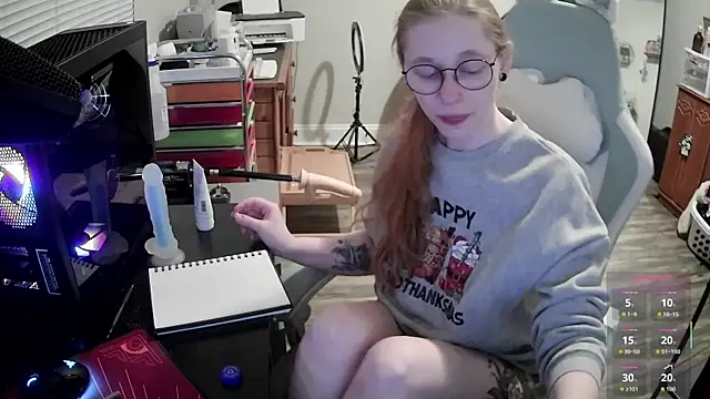 Snapshot of LilyFoxxx chatting on February 7, 6:17 am LilyFoxxx online show from February 7, 6:17 am