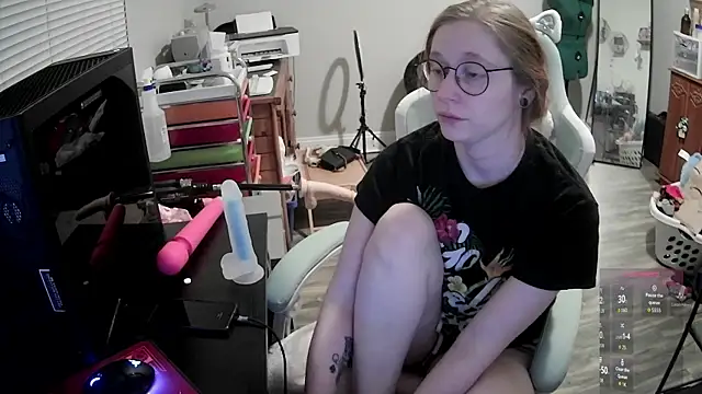 Snapshot of LilyFoxxx chatting on February 13, 6:09 am LilyFoxxx online show from February 13, 6:09 am