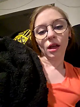 Snapshot of LilyFoxxx chatting on February 25, 1:15 am LilyFoxxx online show from February 25, 1:15 am