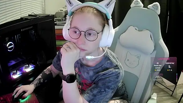 LilyFoxxx online show from June 12, 5:28 am