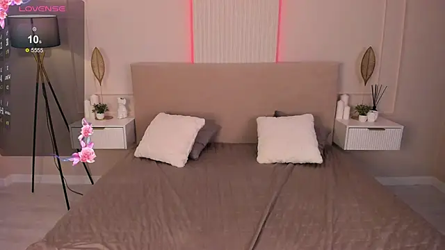 Snapshot of Amalia_3 chatting on February 12, 5:47 am Amalia 3 online show from February 12, 5:47 am