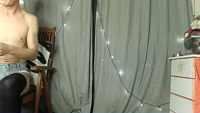 Snapshot of Skinnyshiny_boy chatting on January 30, 3:08 pm Skinnyshiny boy online show from January 30, 3:08 pm