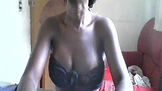 maisinha3193 online show from April 14, 6:25 pm