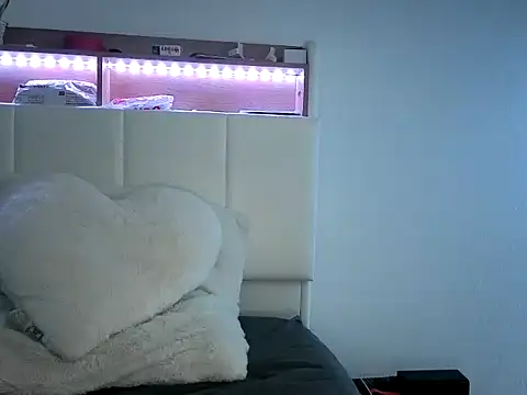 Snapshot of nicole77745 chatting on March 5, 10:44 am nicole77745 online show from March 5, 10:44 am