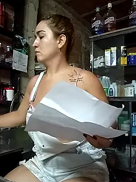 Snapshot of alexax0 chatting on February 5, 10:44 pm alexax0 online show from February 5, 10:44 pm