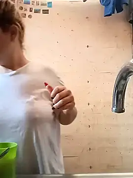 Snapshot of alexax0 chatting on February 12, 3:05 pm alexax0 online show from February 12, 3:05 pm