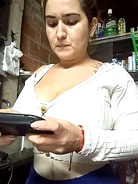 Snapshot of alexax0 chatting on March 14, 1:37 am alexax0 online show from March 14, 1:37 am