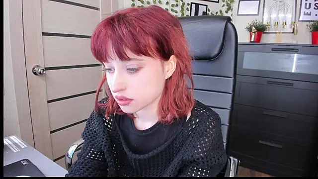 Snapshot of ElizaNik_ chatting on April 16, 12:11 am ElizaNik online show from April 16, 12:11 am