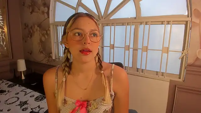 Cami hunter  online show from December 10, 1:11 pm