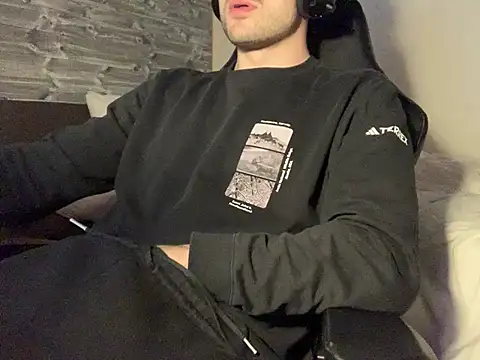 taallguyy 196 online show from March 13, 7:39 pm