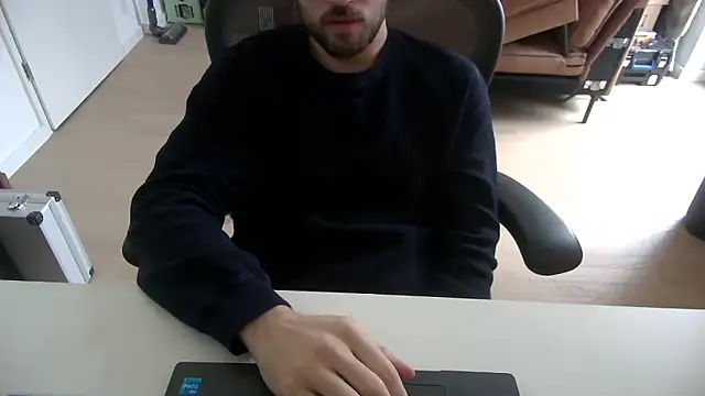 taallguyy 196 online show from December 17, 11:05 am