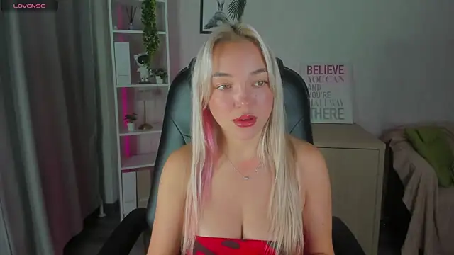 Christy Little online show from November 4, 12:21 am