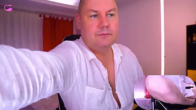Julius-Dwayne online show from December 4, 9:07 am