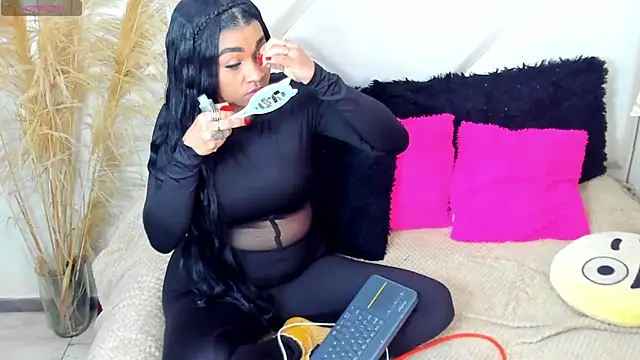 Snapshot of ScarlethNatasha chatting on December 19, 2:29 am ScarlethNatasha online show from December 19, 2:29 am